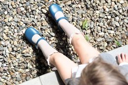 Classic children's leather shoes in blue color, available in sizes 20-26.