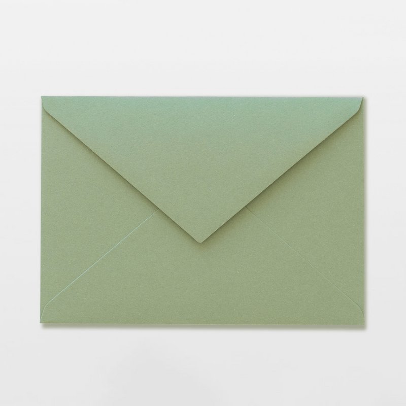 Groene envelop C6 gemaakt van duurzaam papier