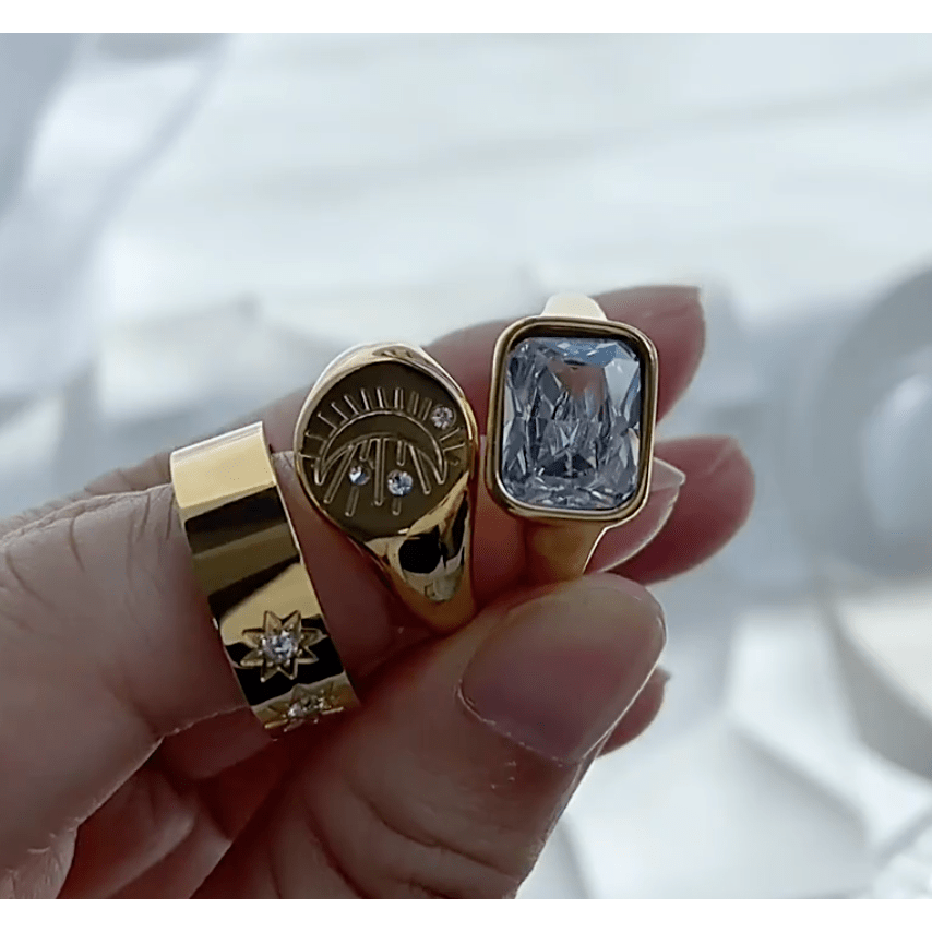 Andrei - Women’s Diamond Signet Ring