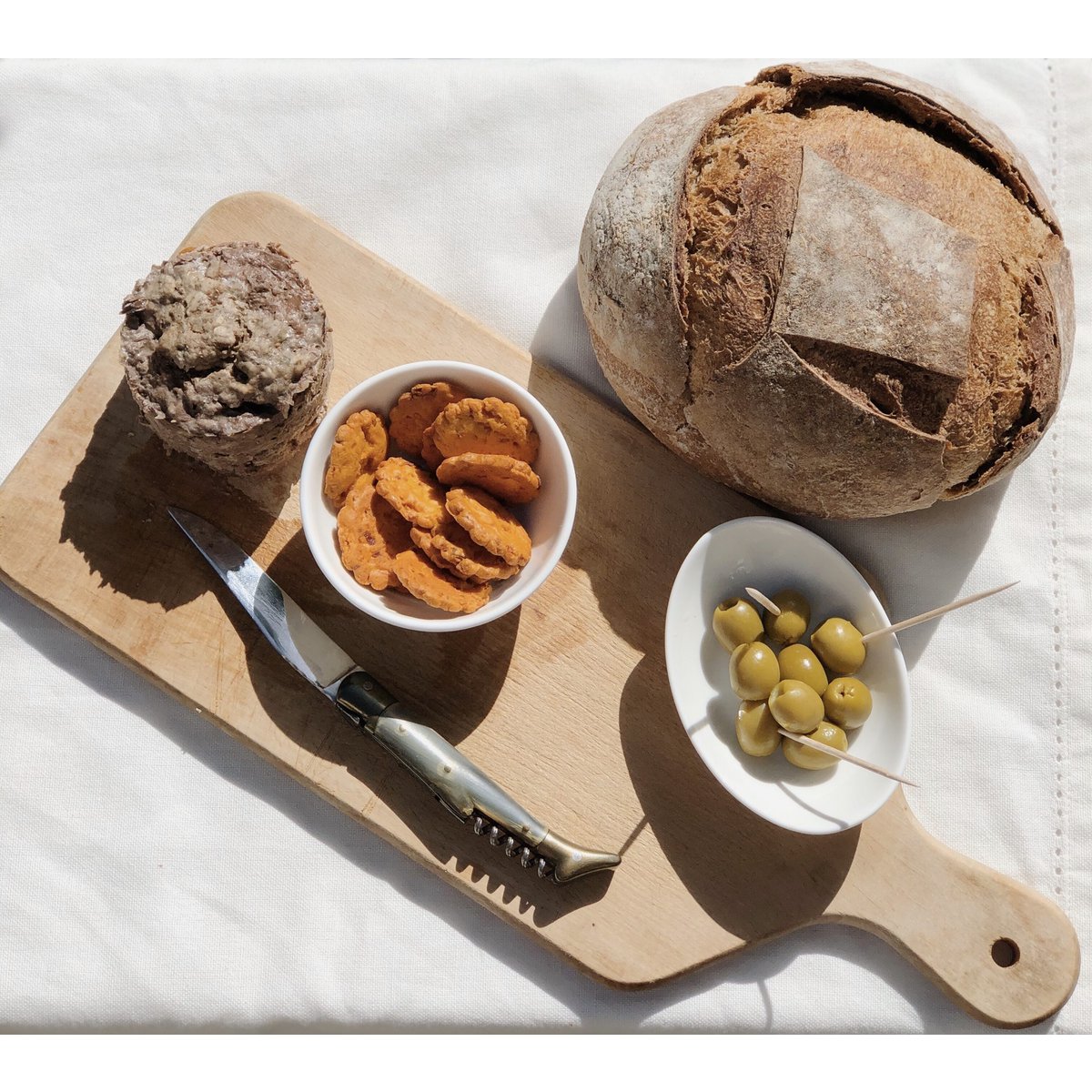 Solone ciasteczka z Tomme des Pirenees i 80 g czarnym pieprzem