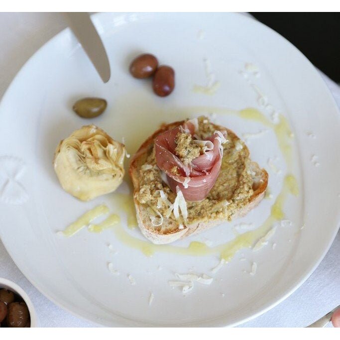 Bruschetta von organischen Artischocken
