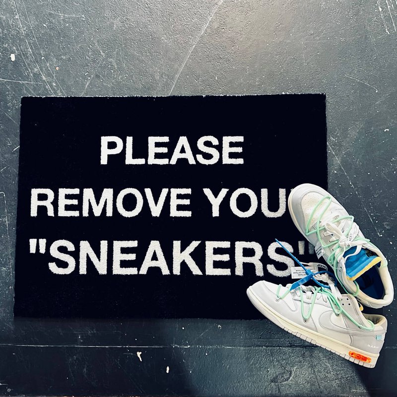 Sneaker alfombra / felpudo - PLEASE REMOVE SNEAKERS - negro