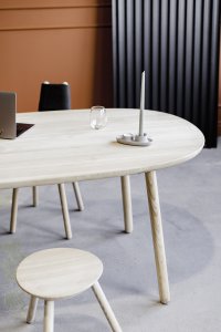 Naïve dining table