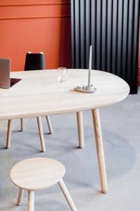 Naïve dining table