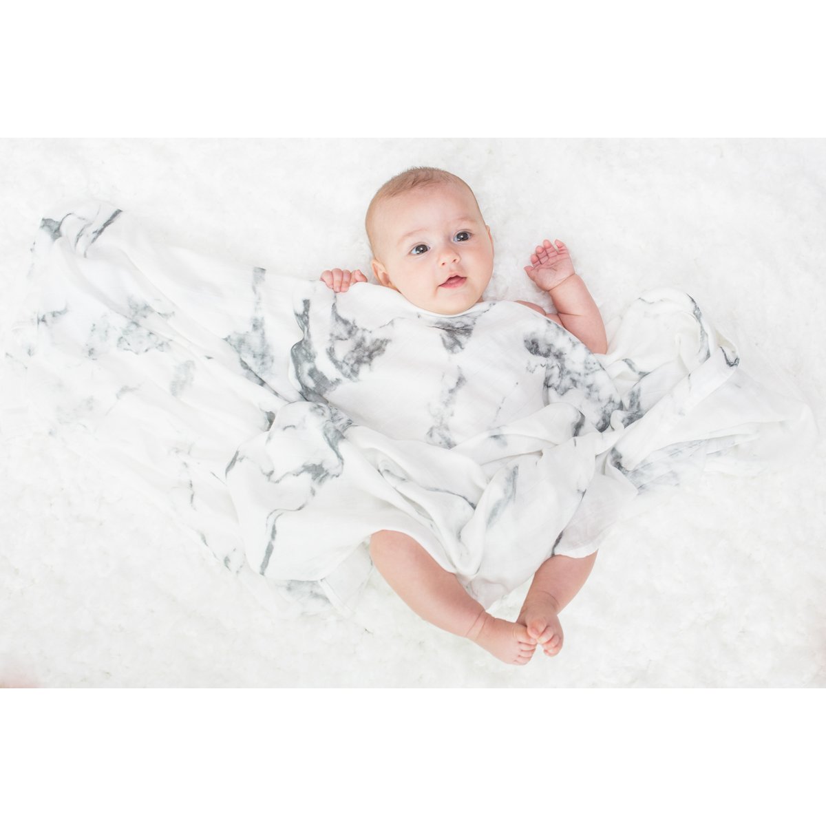 Lulujo swaddle bamboo 120x120 - Marble