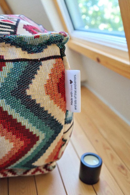 n.76 Cuscino da terra e Pouf