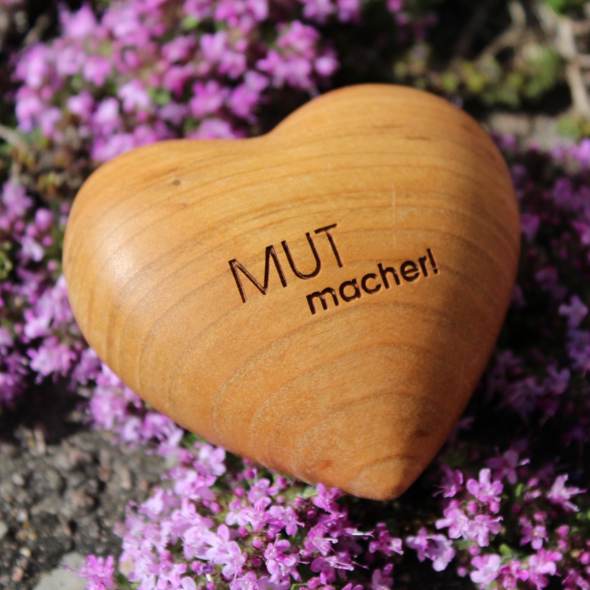 Thankgoods wooden heart MUTmacher!