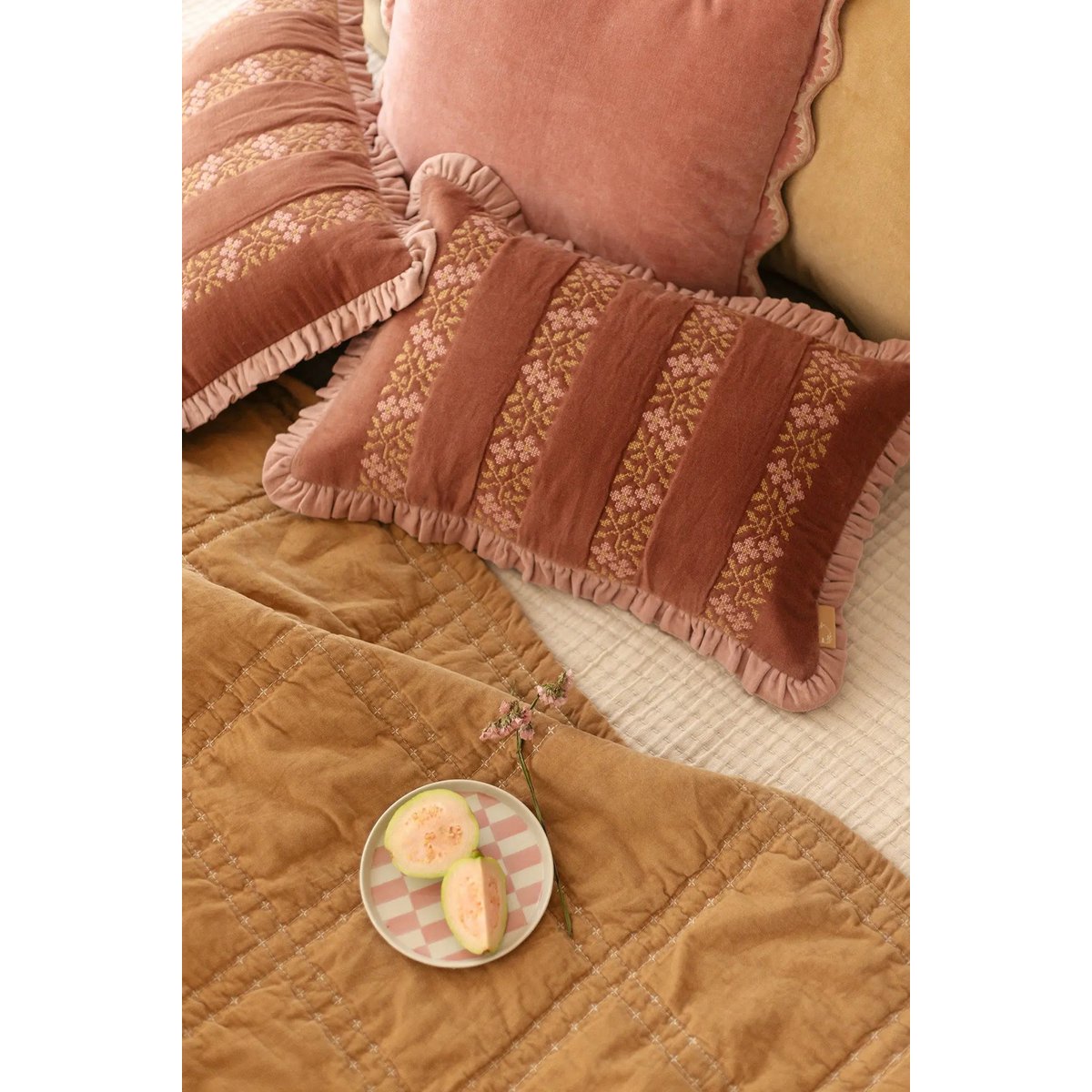Kussenhoes | Heather Rhubarb Cross Stitch langwerpige kussenhoes van Sanctuary Living