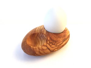 Eierhouder steen gemaakt van olijfhout