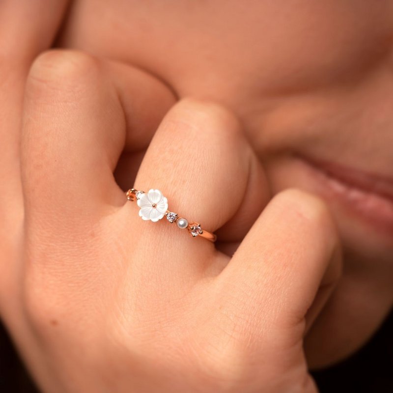 Anello fiore di Como