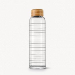 Glass drinking bottle - "Lineup" 0.6l by BELAMY, a clear glass bottle with a bamboo lid, suitable for travel and everyday use.