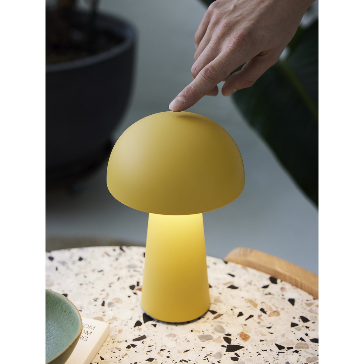 BORDLAMPE MOVE ME STØVET GUL