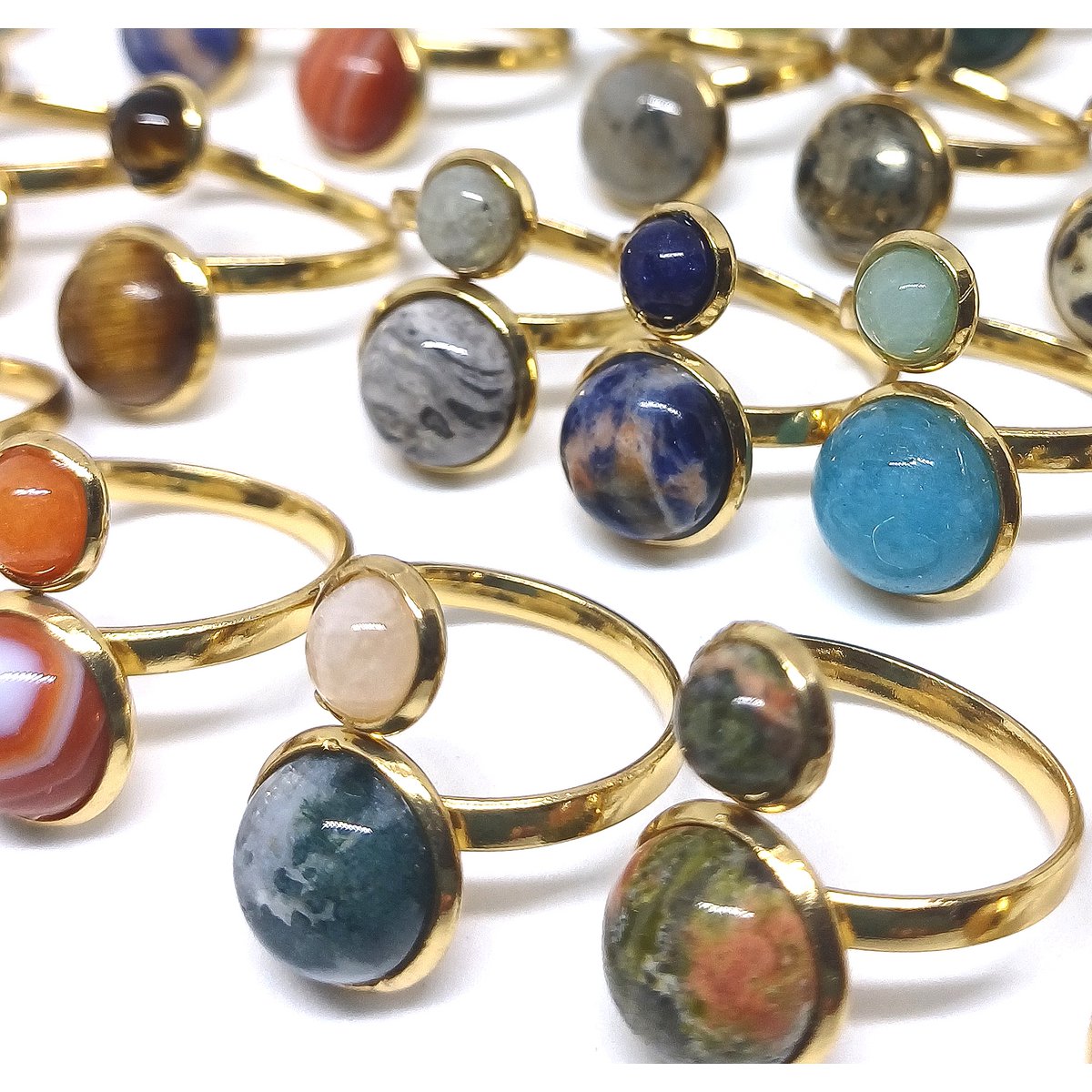 Stainless steel gemstone rings with a setting of 10 and 8mm (10 pieces)