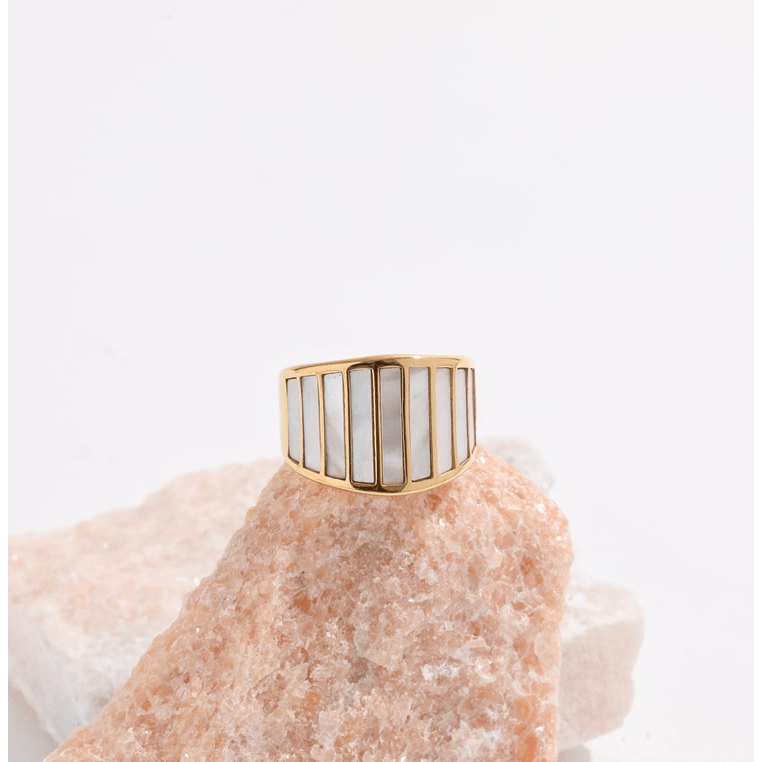 Stella - Statement-Ring aus Perlmutt
