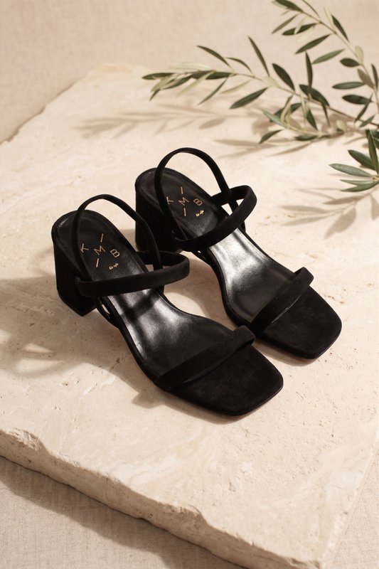 POPPY BLACK – Suède sandalen met blokhak
