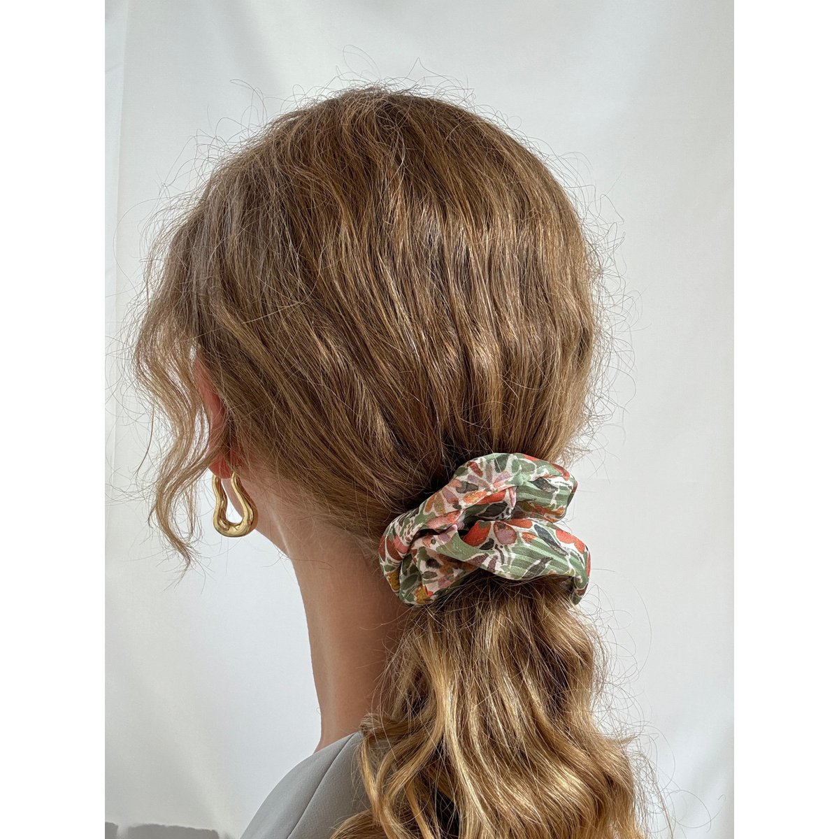 Scrunchie - Grüne Chiffon Blumen - Genbrug