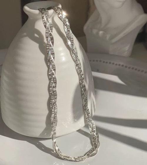 Geflochtene Fischgrätenkette aus Sterlingsilber