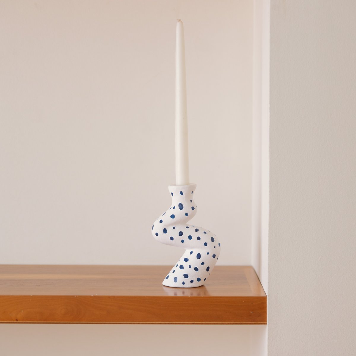 Candelabro de cerámica pintado a mano