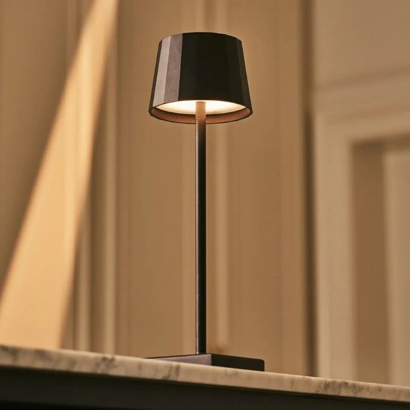 William Black genopladelig bordlampe