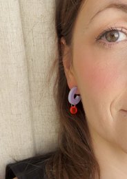 Silva hoop earrings made of acrylic and stainless steel in lilac and neon orange