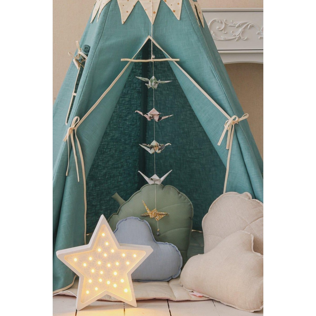 Tipi „Gold Star“ mit Girlande und Matten-Set