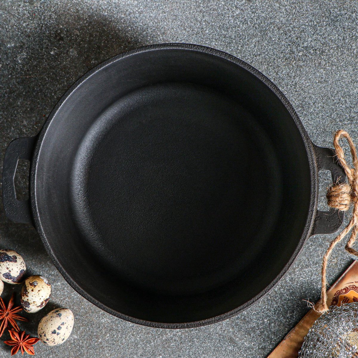 Cast iron frying pan - 2 liters - Suitable for induction - Glass lid - Casting pan cast iron - Pans - saucepan - Pan set - Gift - PFAS Free - Matt Black