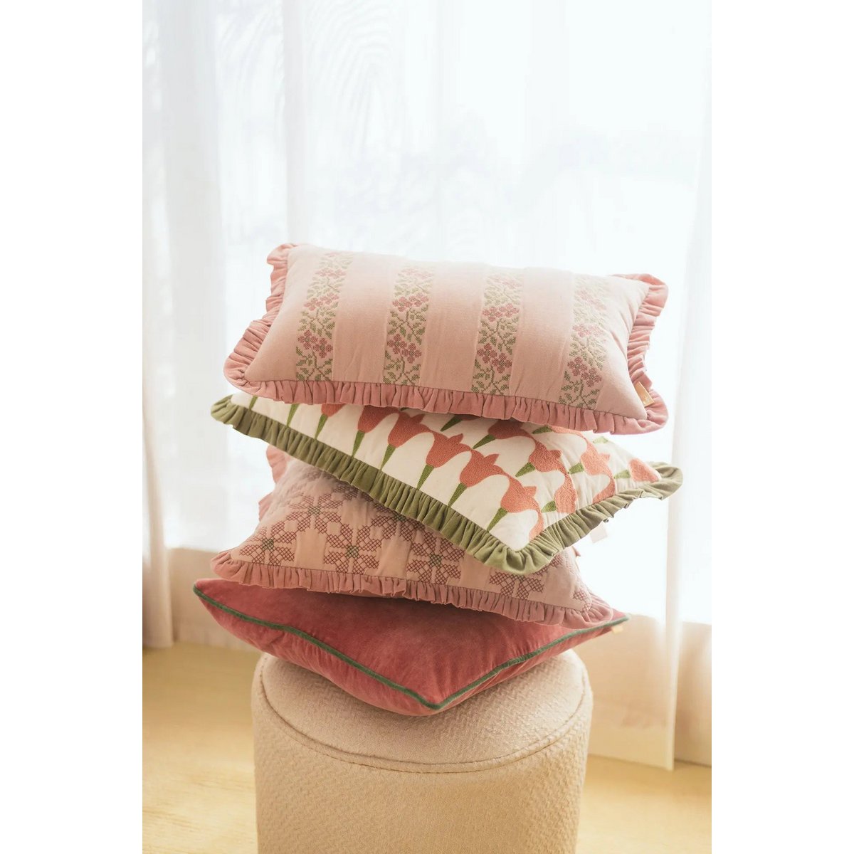 Kussenhoes | Heather Baby Pink Cross Stitch langwerpige kussenhoes van Sanctuary Living