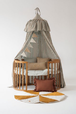 Nursery canopy with ruffle "brown stripes"