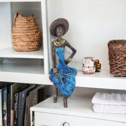 Bronze-Skulptur "Femme assise avec chapeau" by Soré | verschiedene Größen und Farben