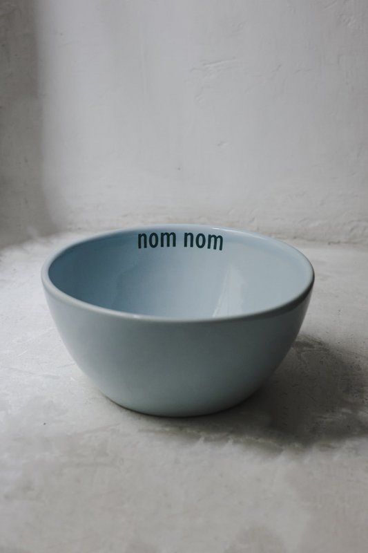 Sisi bowl, Nom Nom