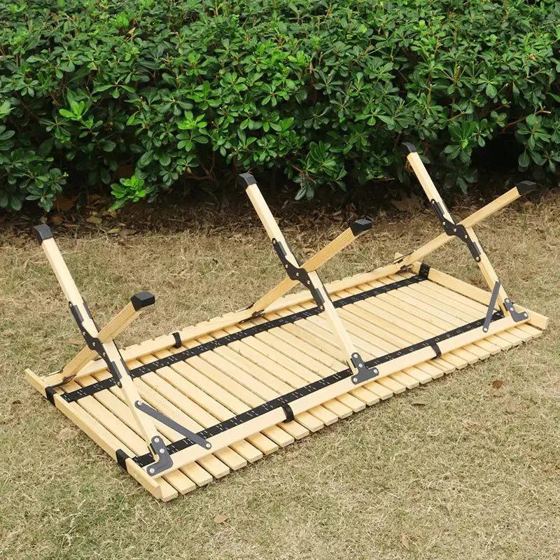 Klappbarer Holztisch zum Camping