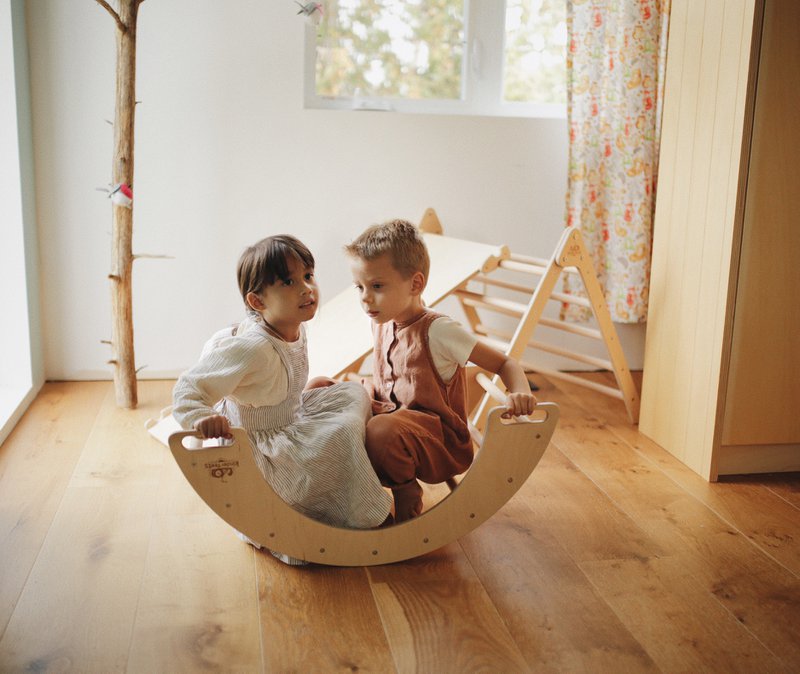 Balançoire et arche d'escalade en bois Kinderfeets