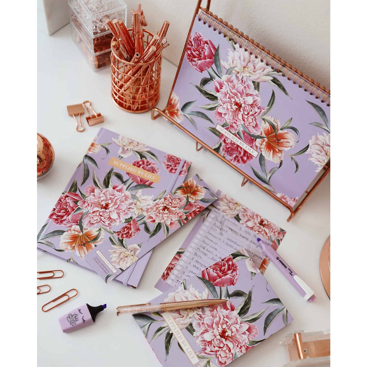 Bullet Journal in luxuriösen lila Blumen