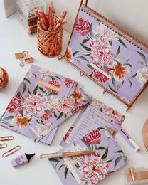 Bullet Journal in luxuriösen lila Blumen