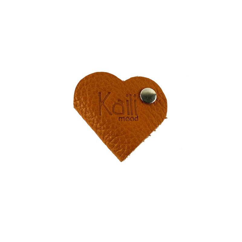 K0039LB | Enrollacables corazón Made in Italy en piel genuina plena flor, grano dólar - Color naranja - Dimensiones: 5 x 8 x 0,5 cm - Embalaje: fondo rígido/tapa Caja de regalo