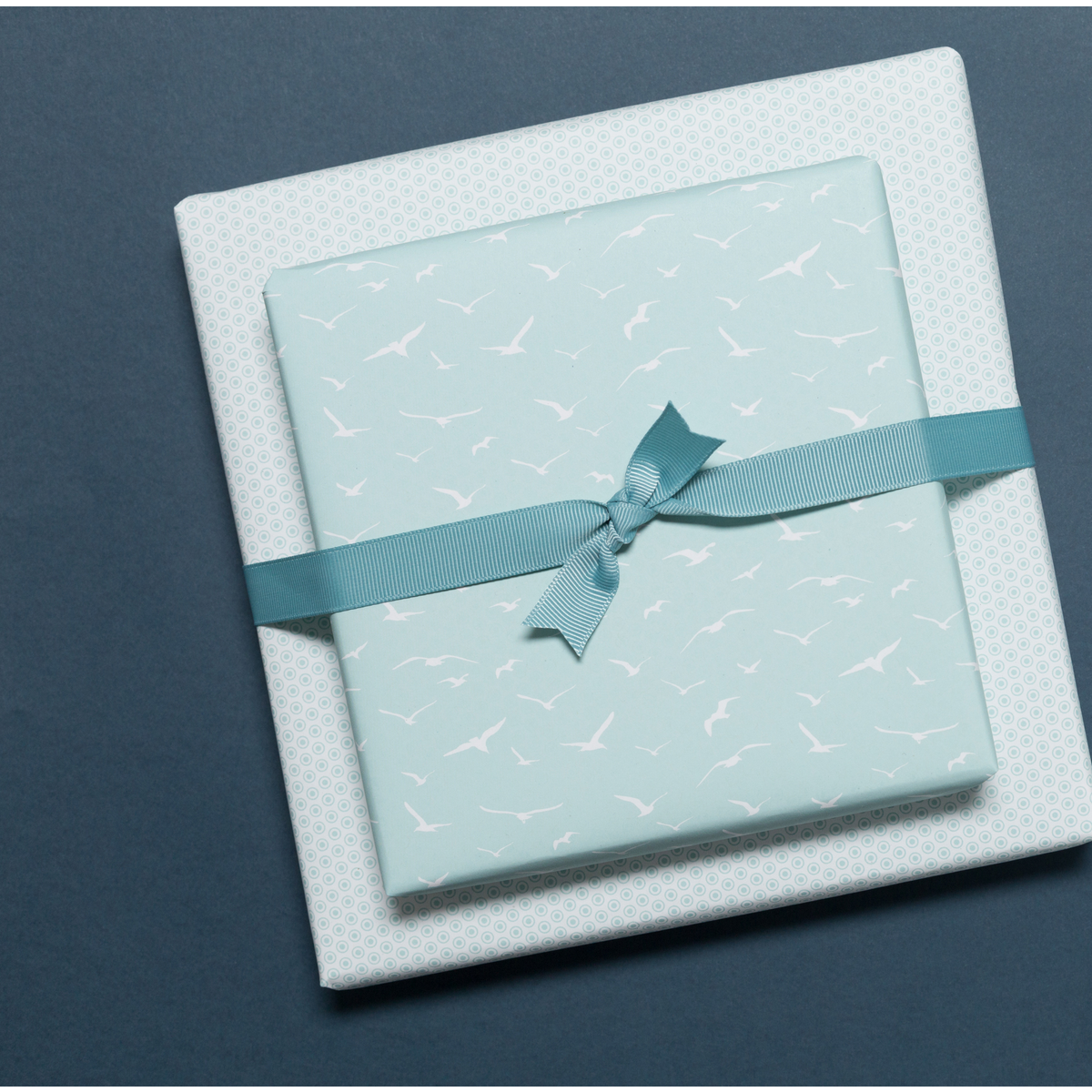 Vögelpappapier Mint - Maritiem inpakpapier met meeuwen, als een geschenkverpakking voor de bruiloft, voor geboorte of doop