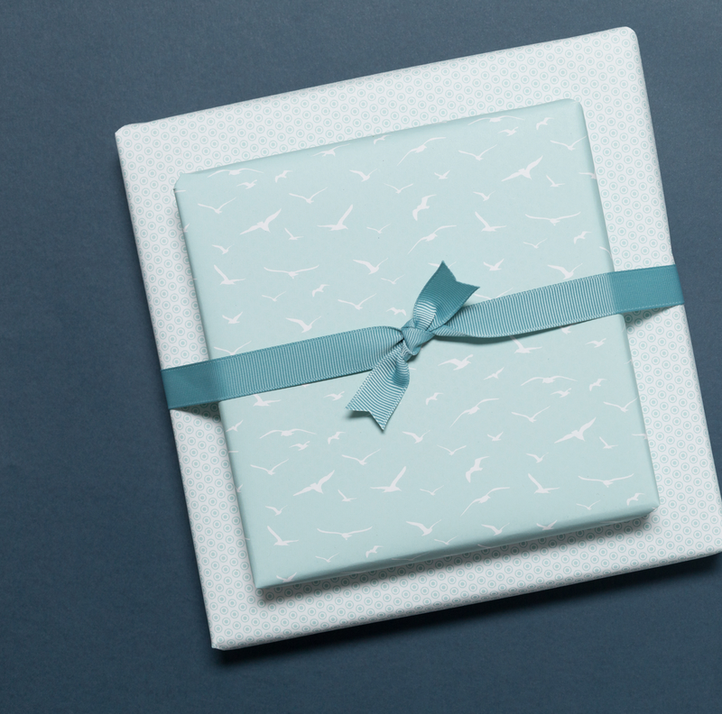 Vögel Emballage Paper Mint - Papier d'emballage maritime avec des mouettes, comme emballage cadeau pour le mariage, pour la naissance ou le baptême