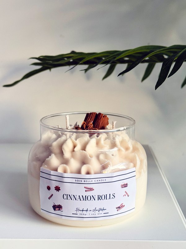Cinnamon Rolls candle