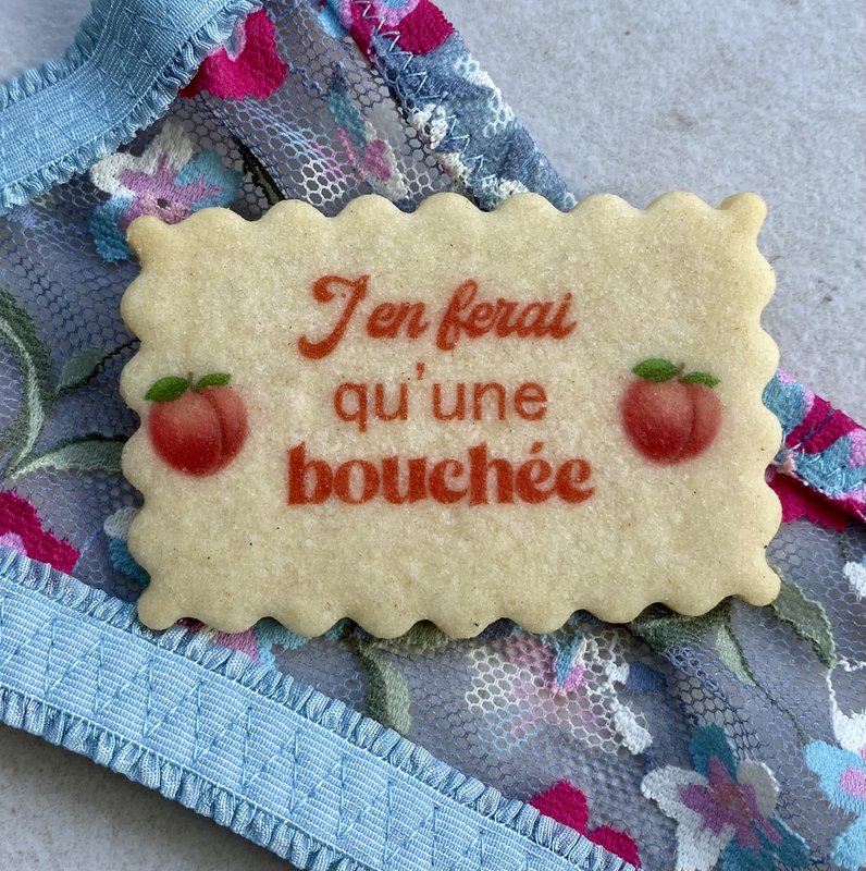 Pudełko spersonalizowanych ciastek z motywem „Croque moi!”