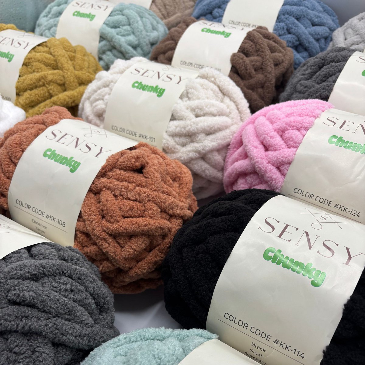 Sensy Chunky Yarn, Blanket Yarn, 7 oz, 28 Yards, Gauge 7 Jumbo