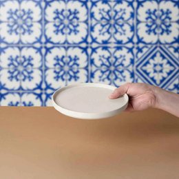 Plato decorativo ROMA S – 17 cm de diámetro y 2 cm de altura, bandeja de cerámica vertida hecha a mano, perfecta como plato/bandeja decorativa para utensilios secos o pan, galletas.