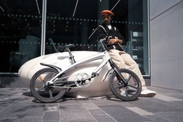 La bicicleta eléctrica Cruzaa Pedal Assist Bluetooth Solarbeam Yellow