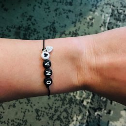 Armbånd Mormor Sort og hvid med charme