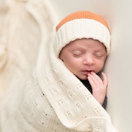 Durchbrochene Babydecke in Ecru