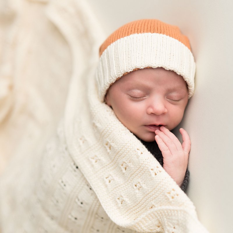 Durchbrochene Babydecke in Ecru