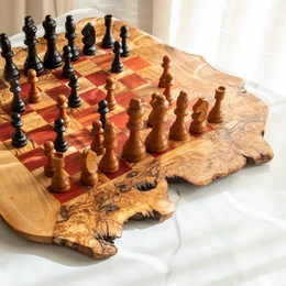 Olive Wood Chess Set with Irregular Rustic Board – Handcrafted Rustic Elegance