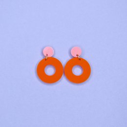 Colorblock Circle stud earrings in pink and orange