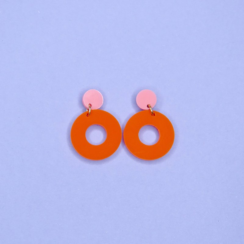 Colorblock Circle stud earrings in pink and orange