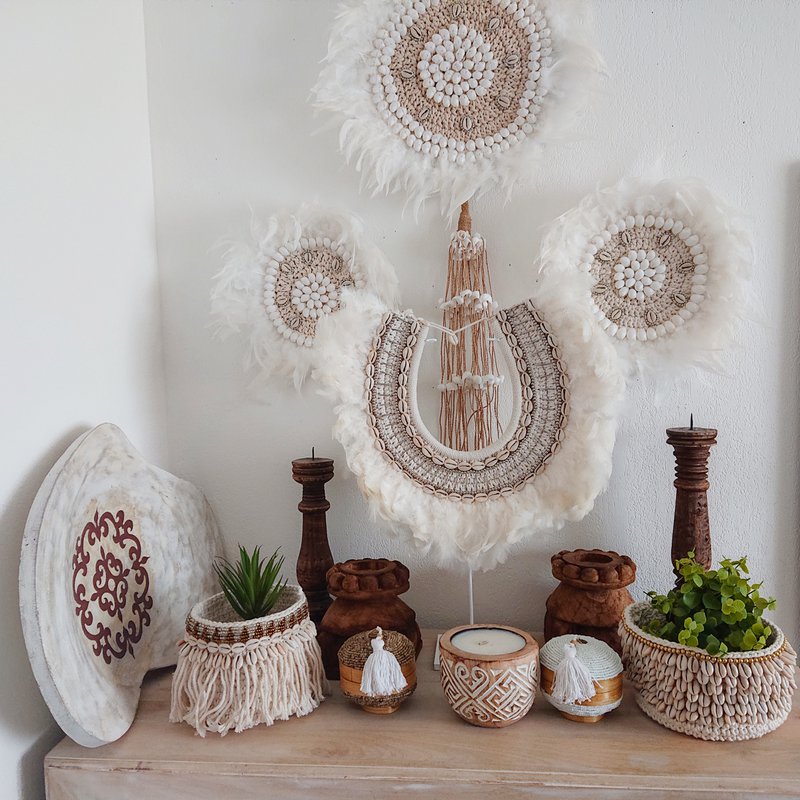 Decorative necklace with feathers and shells