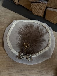 Pete-Hut – Beige mit Tiger-Print-Schleife